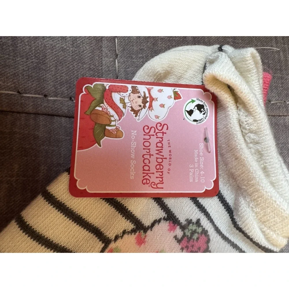 Strawberry Shortcake No-show Socks Size 4-9  Three Pair